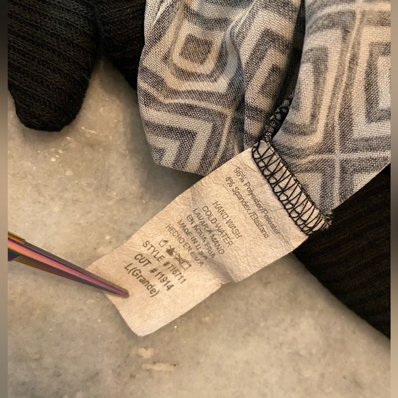 Papaya Size Size L Black Geometric Ribbed Knit Sleeveless Halter Pullover Top - Picture 12 of 12